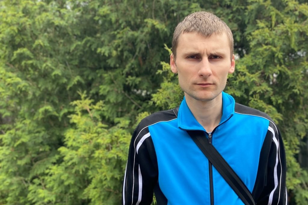 «В 30 лет я словно немощный старик». От редкого заболевания страдает житель Барановичей