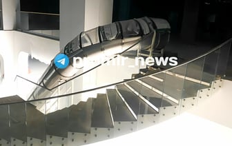 В Минском ТЦ построили горку между этажами. Кому можно прокатиться вместо спуска по лестнице?