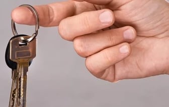 Зачем виновник ДТП «избавился» от машин и квартиры? Случай в Брестской области