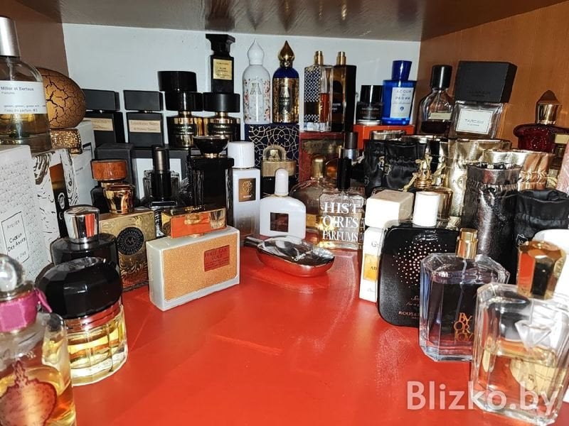 Белоруска ушла в парфюмерный «запой» и собрала коллекцию духов из 350 флаконов. Как ей удалось это сделать