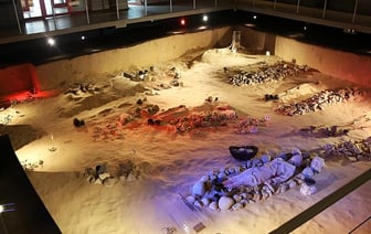 Археологи нашли на старых кладбищах Польши «внеземной металл» — Фото