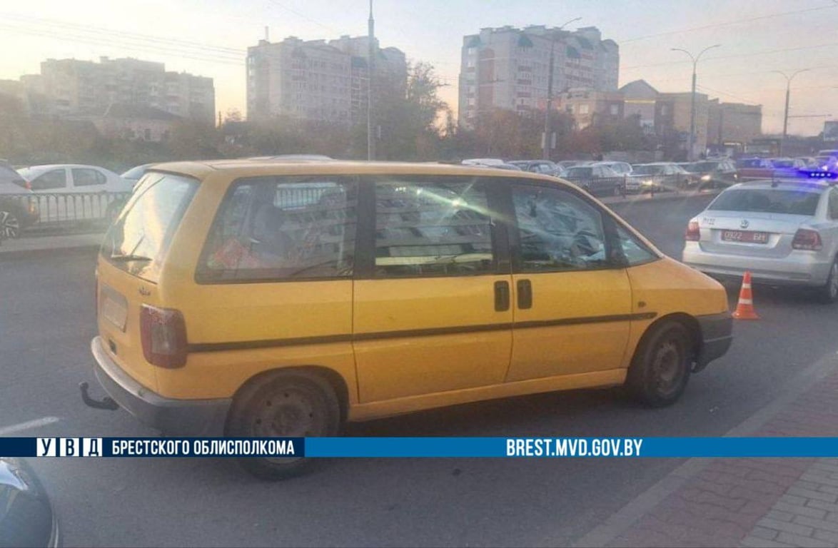 В Бресте автомобиль сбил ребенка на пешеходном переходе