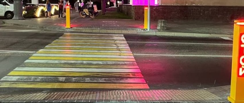Впервые в стране. Необычные столбики появились на пешеходном переходе в Гомеле