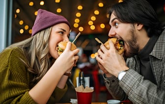 Сколько калорий необходимо одному человеку в день? Вот как можно рассчитать самостоятельно — Полезно