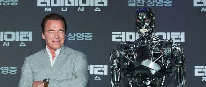 Шварценеггер перенес операцию