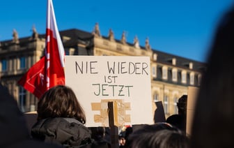 В Германии сократят социальные выплаты отказывающимся работать