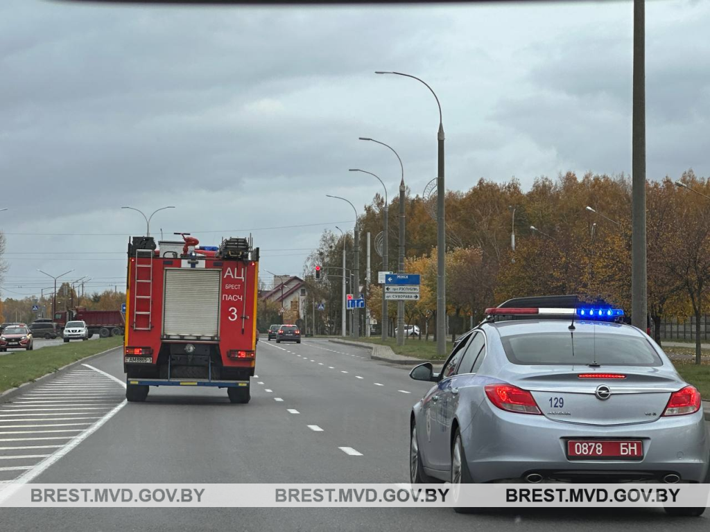 Брест: ГАИ провела тренировочный прогон автомобиля МЧС