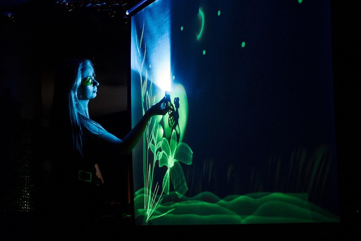 Ушла из найма, чтобы устраивать зрелищные шоу с песком. Вот как белоруска развивает необычный бизнес