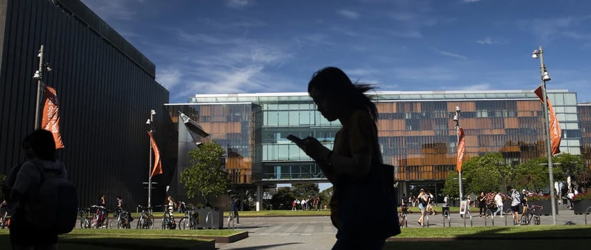 Австралия ограничит прием иностранных студентов в попытке обуздать миграцию.