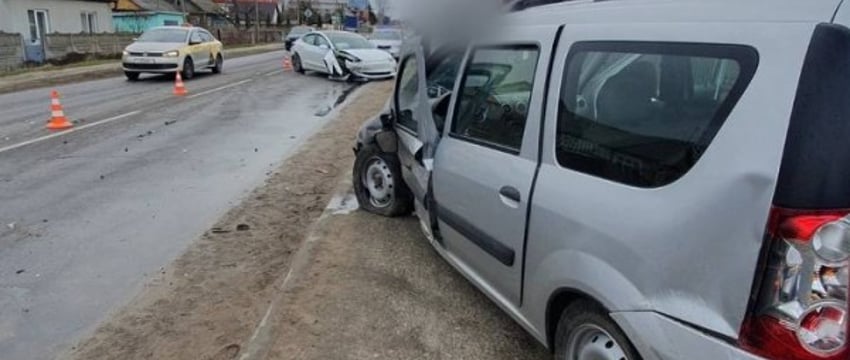 Tesla и Lada столкнулись в Барановичах