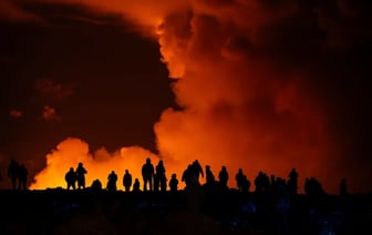 В Исландии объявили эвакуацию из-за самого мощного за последние три месяца извержения вулкана — Видео