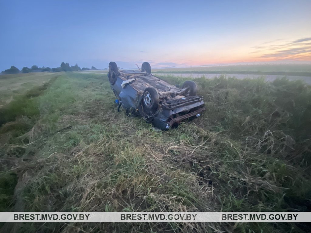 Возле Дрогичина перевернулся Volkswagen