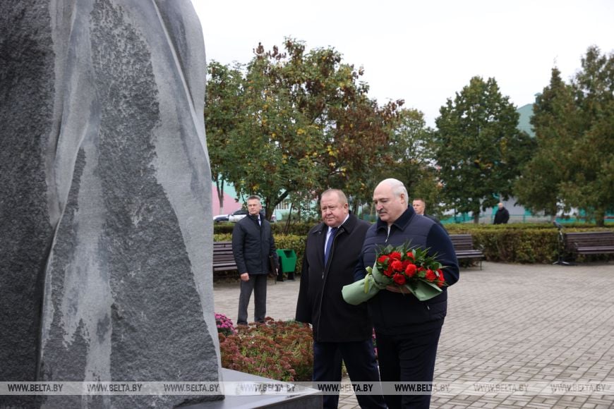 Александр Лукашенко прибыл в Парохонскую среднюю школу. Вот в чем уникальность этого учреждения