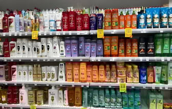 ГТК назвал дату, когда в Беларуси иностранные шампуни, пасту и косметику обложат пошлиной в 35%. Какие можно успеть купить?