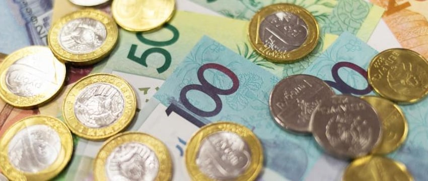 Средняя зарплата белорусов выросла почти на 300 рублей в декабре