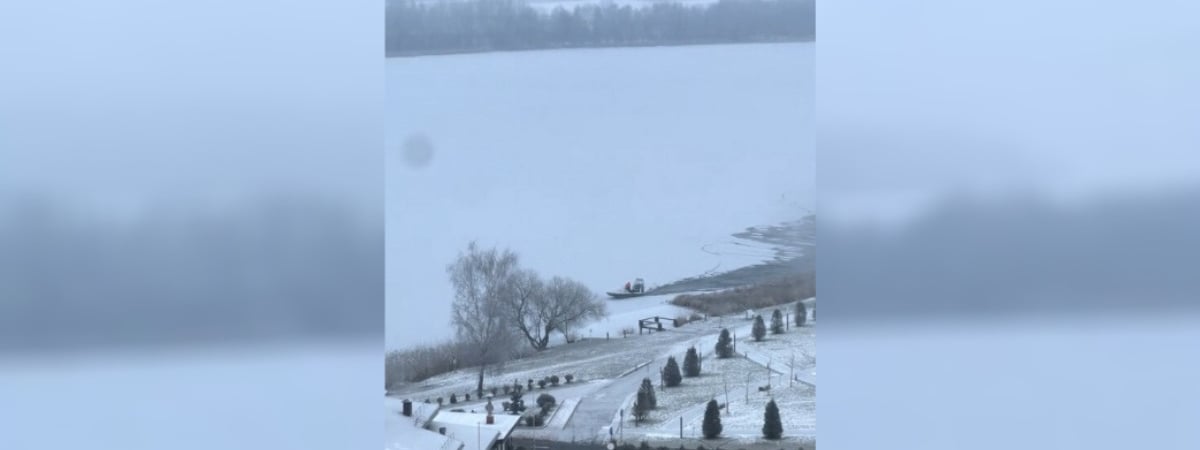 «Что за самоуправство?» — В TikTok показали, почему в этом году «не задалась» зимняя рыбалка на Минском море — Видео