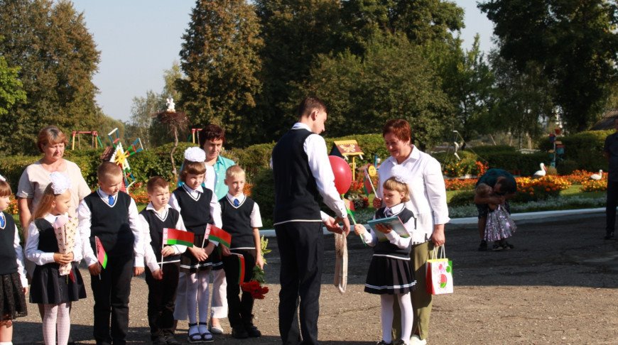 «Все внимание ей». Звонок прозвенел для единственной первоклассницы в школе Барановичского района