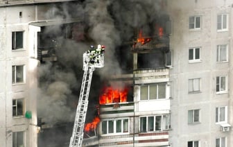 Кто заплатит, если во время тушения пожара повредили соседнюю квартиру? В МЧС Беларуси дали ответ — Полезно