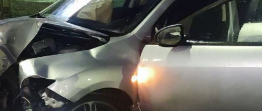 В Бресте водитель врезался в столб. Подробности