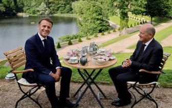 Шольц шлет сообщения со словами поддержки Макрону