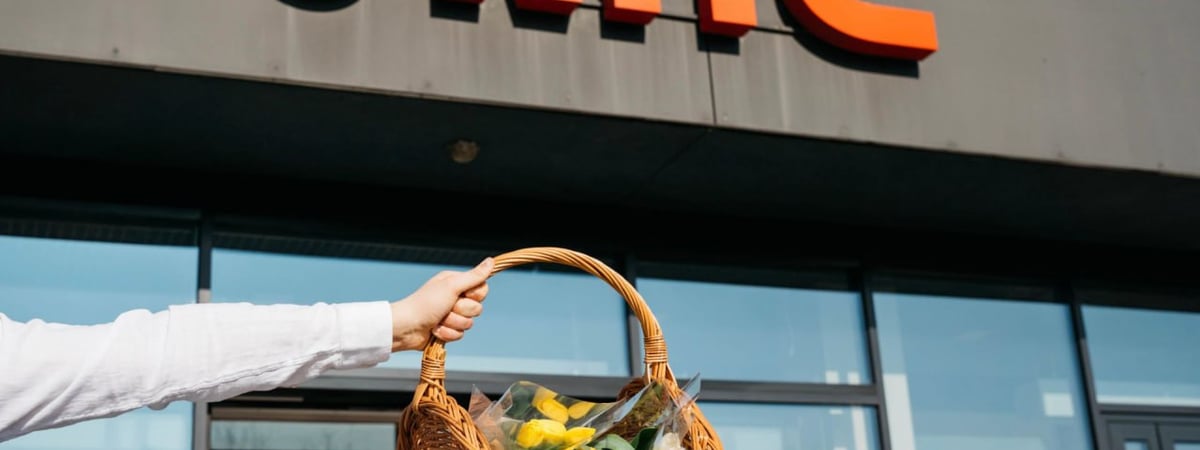 МТС в Международный женский день раздал тысячу букетов в столице и областных центрах