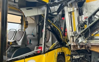 В Минске автобус с пассажирами врезался в грузовик