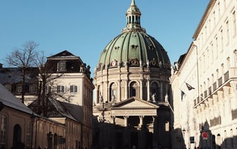 Премьер Дании едет в Гренландию на фоне захватнических интересов США