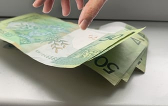 Обещают платить более 8000 рублей. Что за вакансия?