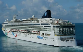 Круизный лайнер бросил на африканском острове 8 пассажиров. Тем пришлось догонять корабль через 7 стран