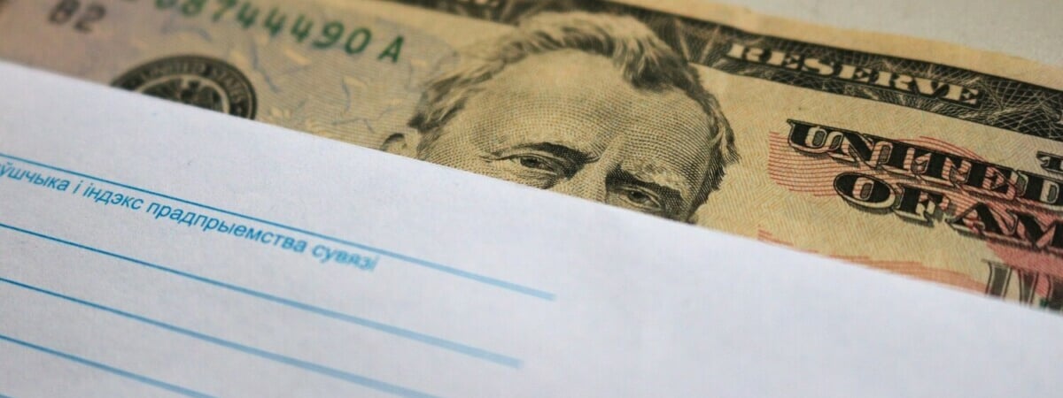 Евро в Беларуси пошёл вверх, а «американец» снова упал. Какого минимума за полторы недели достигла валюта России?