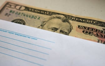 Евро в Беларуси пошёл вверх, а «американец» снова упал. Какого минимума за полторы недели достигла валюта России?