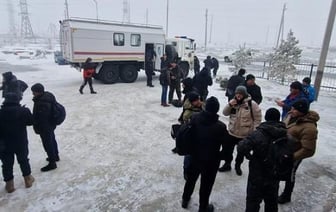 40 белорусских дальнобойщиков спасли из снежных заносов в Казахстане