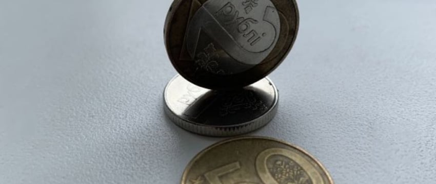 В Беларуси посчитали медианную зарплату – половина работников получает меньше этой суммы