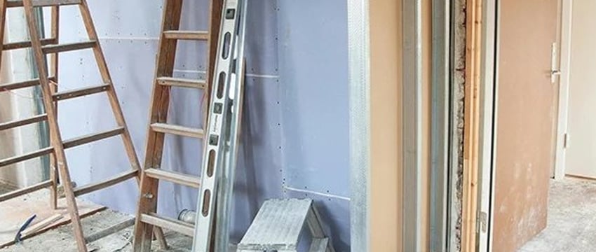 «Зачем они так жестоко?» Как белорус бесплатно сделал ремонт в двух съемных квартирах