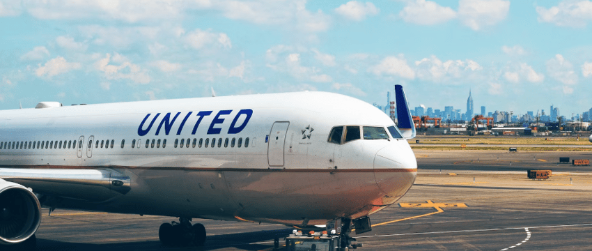 "Экипаж разрывает": рейс авиакомпании United Airlines был отменен из-за угрозы "биологической опасности"