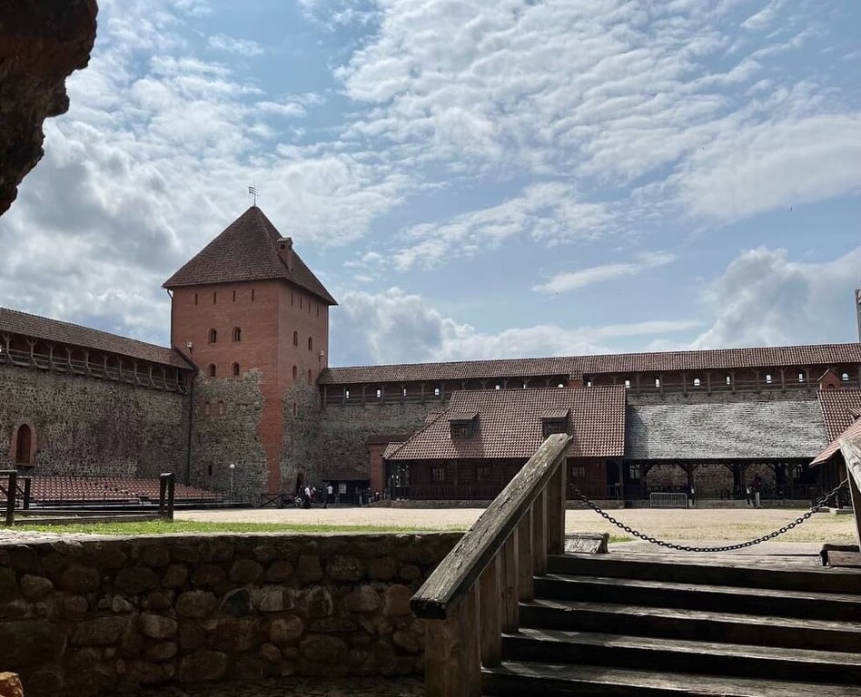 Белорус ударил автопробегом по стране на бюджетном VW Polo