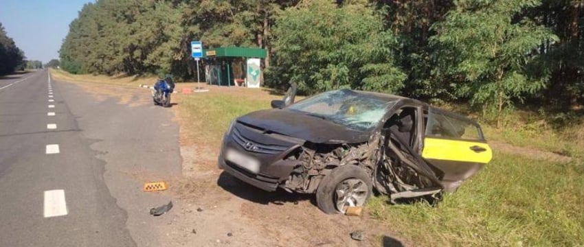 Совершая обгон, водитель Nissan столкнулся с такси под  Брестом