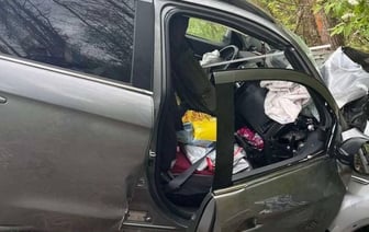 В Жабинковском районе водитель Mitsubishi уснул за рулем и врезался в дерево