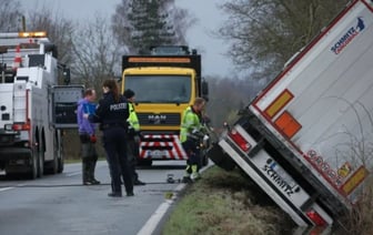 В Германии белорус на фуре съехал с дороги и врезался в дерево