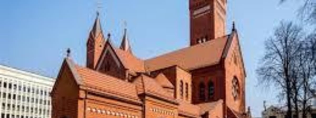 Прагматычны падыход Ватыкана. Чаму Касьцёл маўчыць пра рэпрэсіі над сьвятарамі