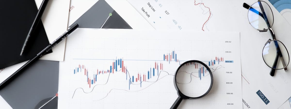 Белорусский рубль укрепляется к доллару на открытии торгов на БВФБ