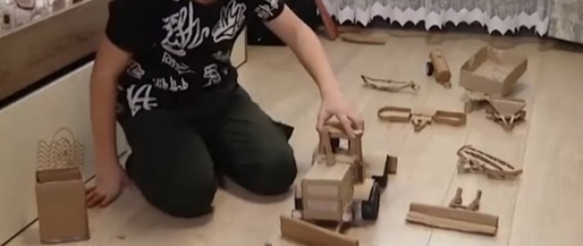 12-летний школьник из Брестской области сделал фуру из картона и собрал более миллиона просмотров в интернете