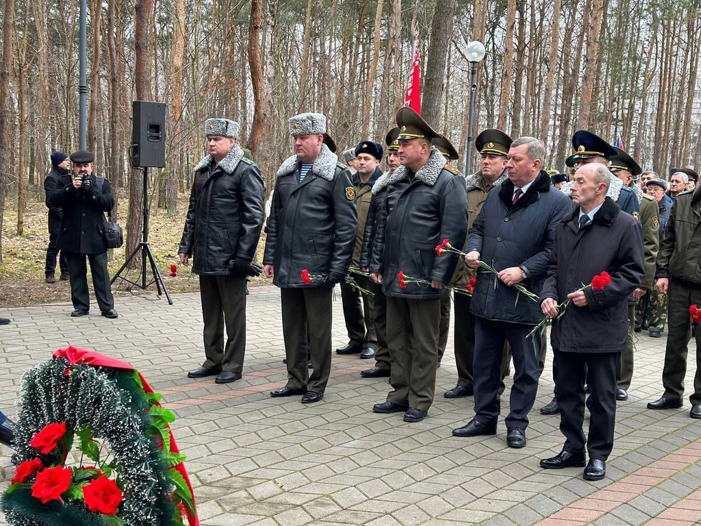В Бресте в парке воинов-интернационалистов состоялся митинг