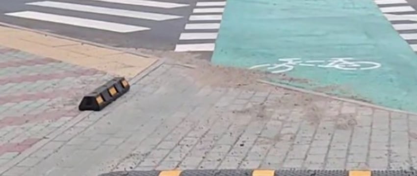 В Могилеве установили лежачие полицейские на тротуаре. Реакция пользователей TikTok разделилась