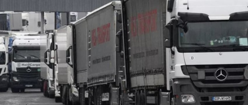 Поляки начали понемногу пропускать фуры из Беларуси