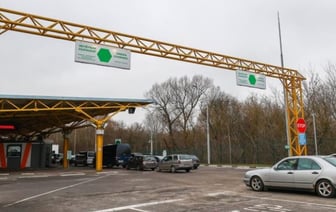 Таможенный пост «Варшавский мост» за сутки пересекают около 2 тыс. легковушек и 180 автобусов