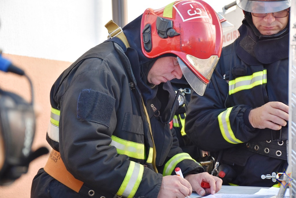 Что брестские спасатели делали в областном роддоме? Рассказываем