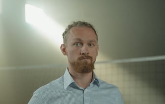 "Ом Шанти Шанти": Индуистский священник - первый спикер на мероприятии демократов, день третий.