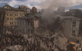 Разрушения в украинской детской больнице после российской бомбардировки на фотографиях