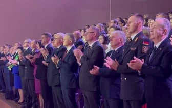 В Минске чиновники стоя слушали новую песню про Лукашенко